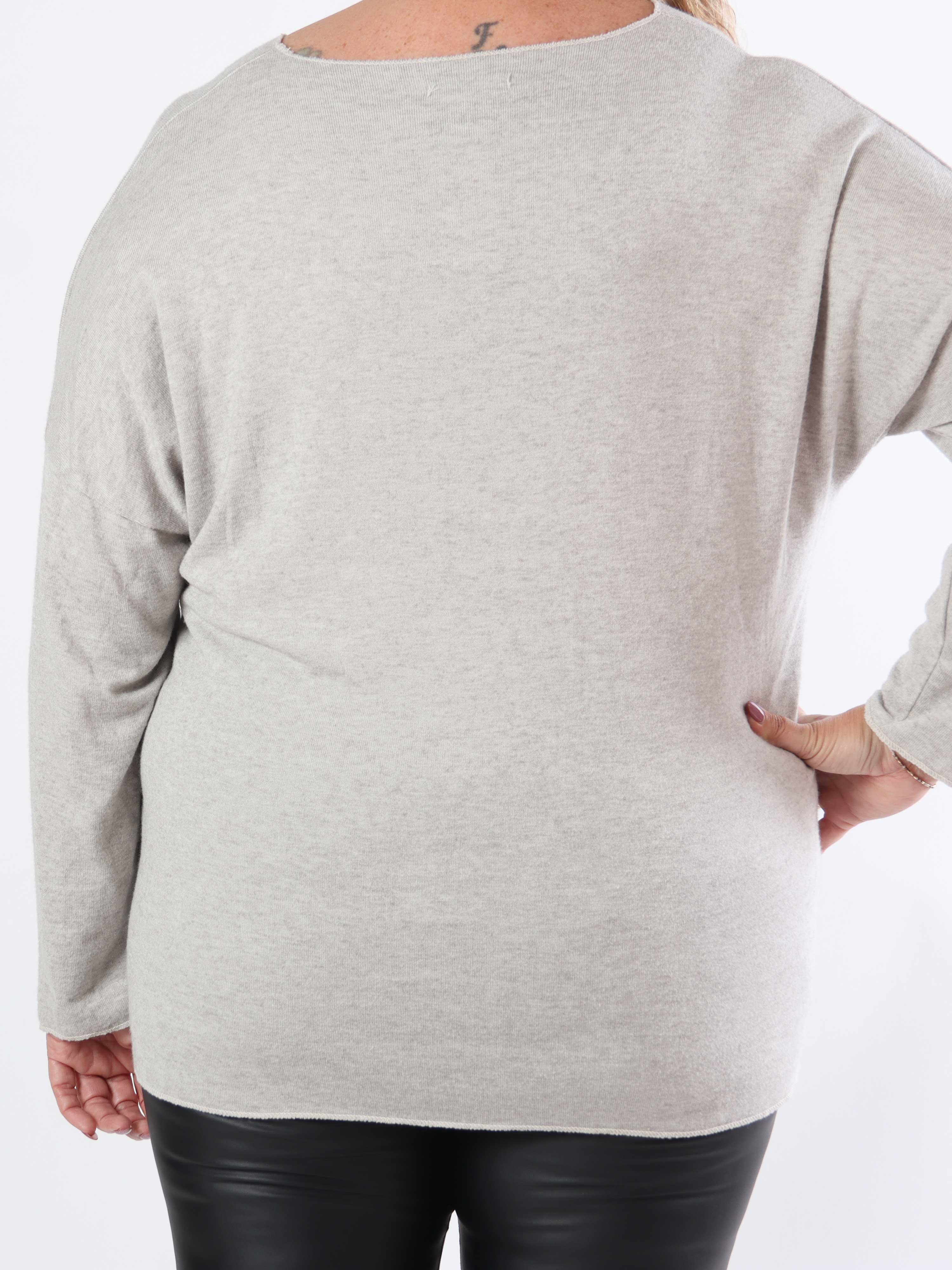 Djamila - Mjuk viskosblus i plus size med v-ringning